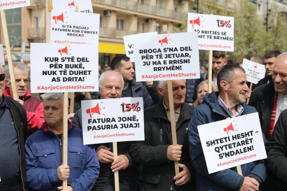 Energjia elektrike shtrenjtohet në Kosovë, qytetarët dalin në protestë